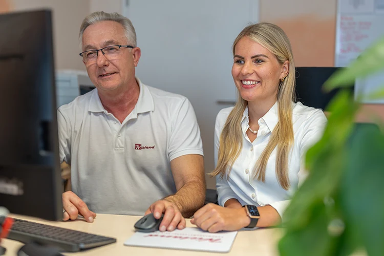 BüroFür den reibungslosen Ablauf hat unser Büro-Team im Hintergrund alles Organisatorische und Verwaltungsmäßige stets im Blick.